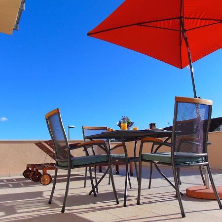 Apartments Red And Blue Mlini Exterior foto