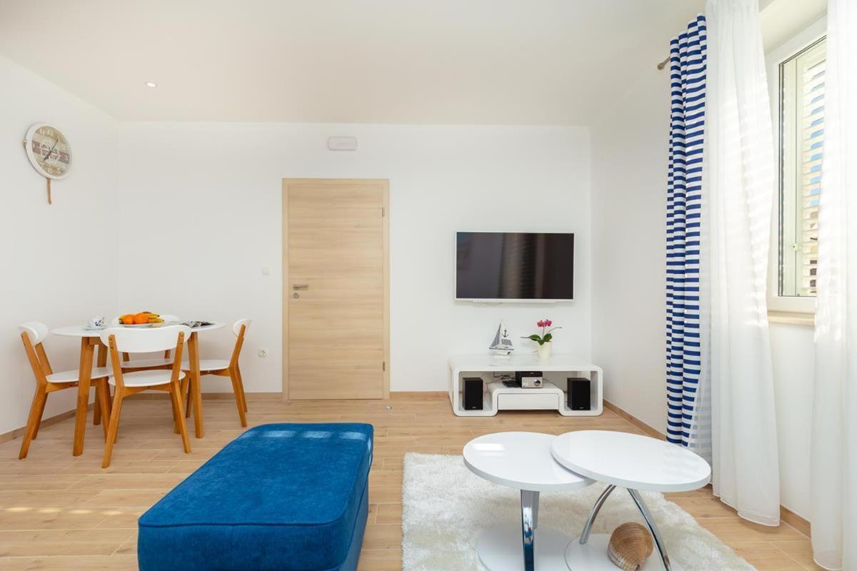 Apartments Red And Blue Mlini Exterior foto